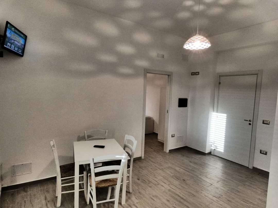 Апартаменты La Casa Di Nonna Nennella Санта-Мария-ди-Кастеллабате Экстерьер фото
